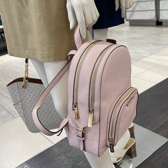 MICHAEL KORS JAYCEE MEDIUM BACKPACK
LIGHT POWDER BLUSH SIGNATURE COLOR - Picture 9 of 16